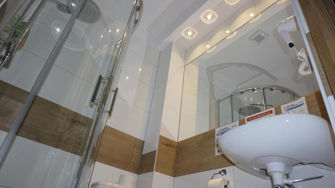 Twin Room Private Bathroom