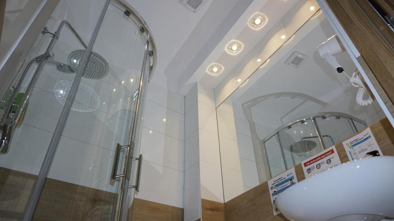 Twin Room Private Bathroom